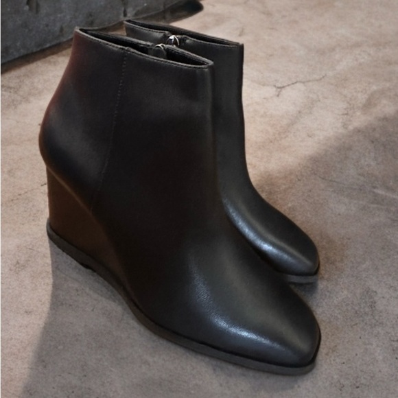 NEW NYDJ Women's Joan Nappa Leather Upper Bootie Ankle Boots Size 6.5 BLACK - Picture 1 of 14